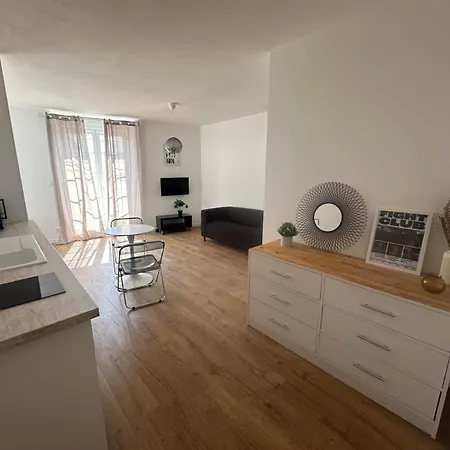 Studio rénové dans le centre ville Tonneins Extérieur photo