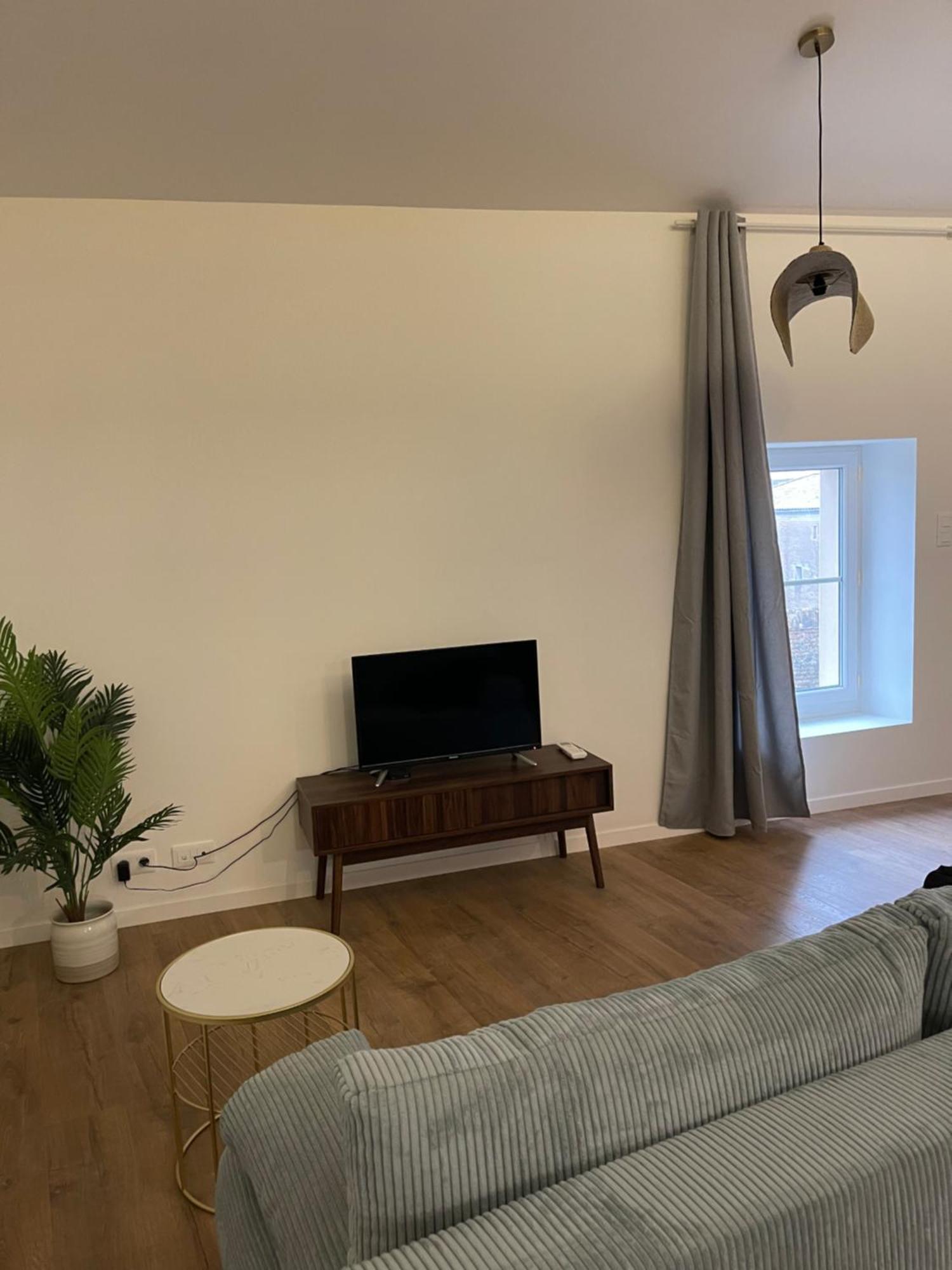 Appartement Rénové Dans Le Centre *