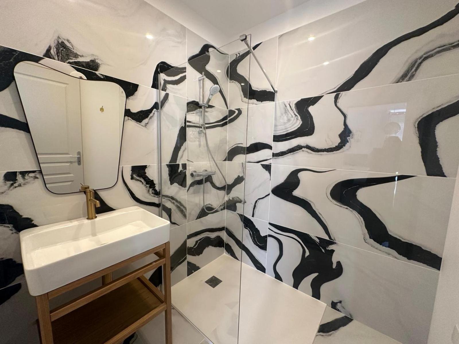 Appartement Rénové Dans Le Centre *