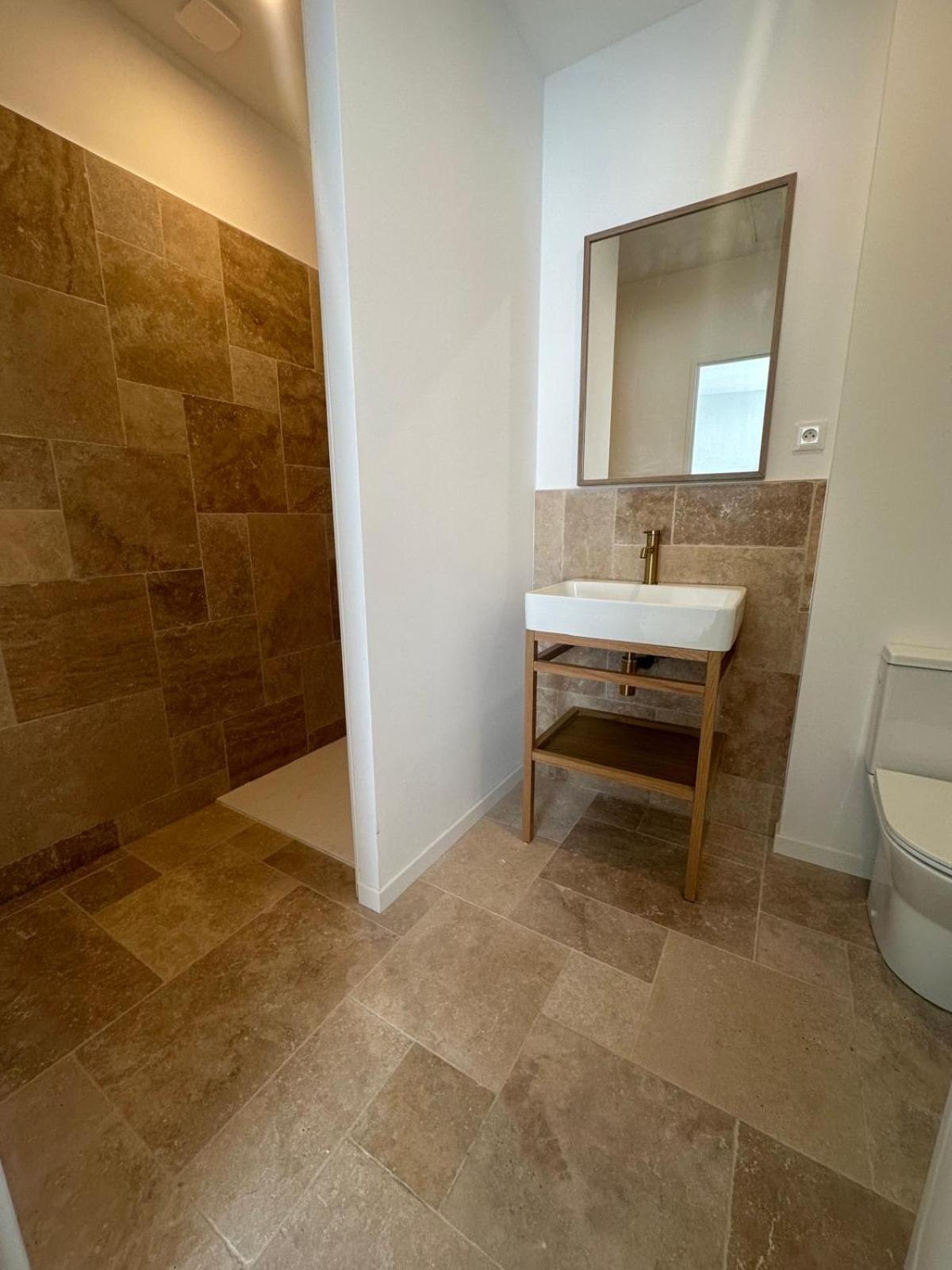 Appartement Rénové Dans Le Centre *