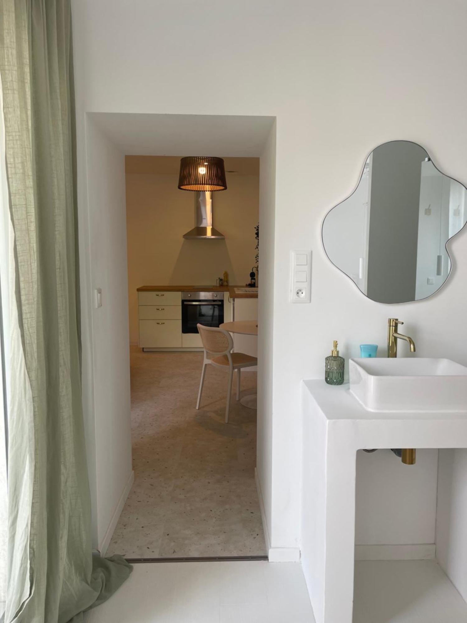 Appartement Rénové Dans Le Centre *